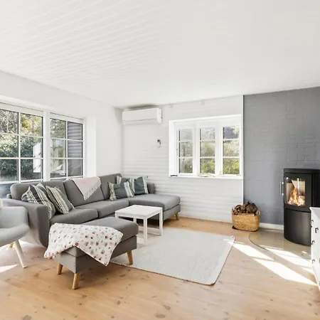 3 Bedroom Lovely In Feriehus *